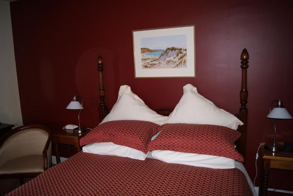 Meredith House Swansea Room photo